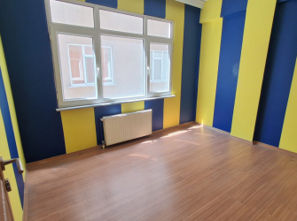 Bahçelievler Camlıkahve'de 2,Kat Balkonlu 3+1 Köşe 120 m2 Daire
