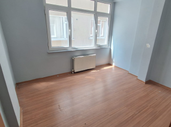 Bahçelievler Camlıkahve'de 2,Kat Balkonlu 3+1 Köşe 120 m2 Daire