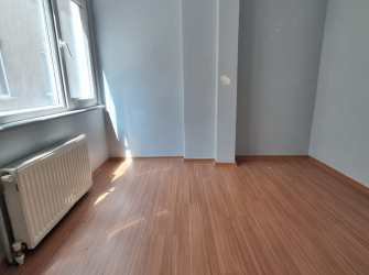 Bahçelievler Camlıkahve'de 2,Kat Balkonlu 3+1 Köşe 120 m2 Daire