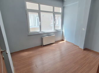 Bahçelievler Camlıkahve'de 2,Kat Balkonlu 3+1 Köşe 120 m2 Daire