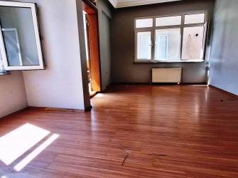 Bahçelievler Camlıkahve'de 2,Kat Balkonlu 3+1 Köşe 120 m2 Daire