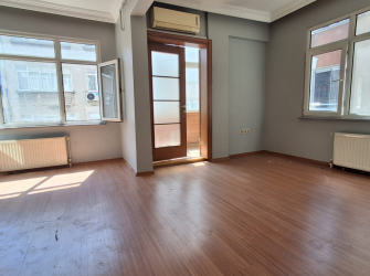 Bahçelievler Camlıkahve'de 2,Kat Balkonlu 3+1 Köşe 120 m2 Daire