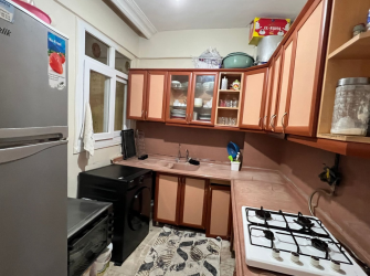 Güngören İnönü Cd'sinde 3,Kat Tramvaya Yakın 2+1 Balkonlu 90 m2 