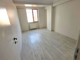 Güngören Merkez'de 180 m2 Alt Kat 2+1 Üst Kat 2+1 Asansörlü  Dubleks