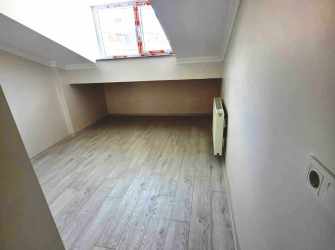 Güngören Merkez'de 180 m2 Alt Kat 2+1 Üst Kat 2+1 Asansörlü  Dubleks