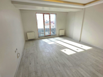 Güngören Merkez'de 180 m2 Alt Kat 2+1 Üst Kat 2+1 Asansörlü  Dubleks