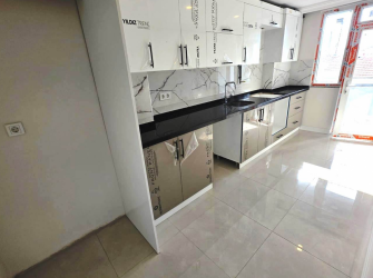 Güngören Merkez'de 180 m2 Alt Kat 2+1 Üst Kat 2+1 Asansörlü  Dubleks