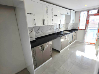 Güngören Merkez'de 180 m2 Alt Kat 2+1 Üst Kat 2+1 Asansörlü  Dubleks