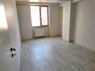 Güngören Merkez'de 180 m2 Alt Kat 2+1 Üst Kat 2+1 Asansörlü  Dubleks