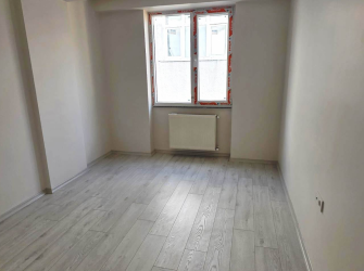 Güngören Merkez'de 180 m2 Alt Kat 2+1 Üst Kat 2+1 Asansörlü  Dubleks