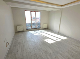 Güngören Merkez'de 180 m2 Alt Kat 2+1 Üst Kat 2+1 Asansörlü  Dubleks