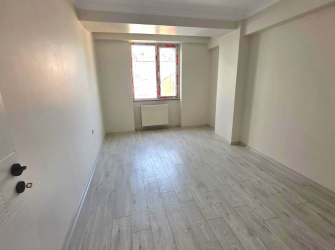 Güngören Merkez'de 180 m2 Alt Kat 2+1 Üst Kat 2+1 Asansörlü  Dubleks