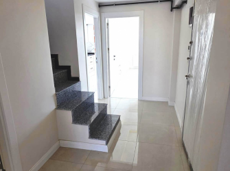 Güngören Merkez'de 180 m2 Alt Kat 2+1 Üst Kat 2+1 Asansörlü  Dubleks