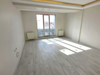 Güngören Merkez'de 180 m2 Alt Kat 2+1 Üst Kat 2+1 Asansörlü  Dubleks