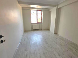 Güngören Merkez'de 180 m2 Alt Kat 2+1 Üst Kat 2+1 Asansörlü  Dubleks