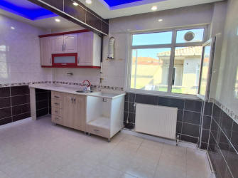 Bağcılar Yenigün'de 4,Kat Kredili 2+1 İçi Yapılı 85 m2 Ön Cephe Balkonlu