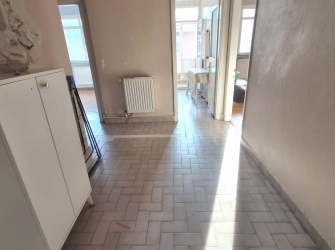 Güngören'de Tramvaya Yakın 4,Kat Kredili 2+1Ön Cephe 90 m2 Boş