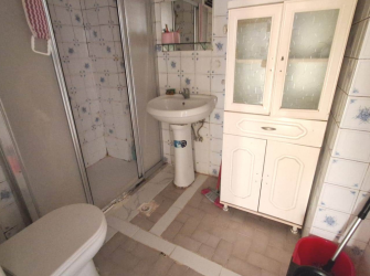 Güngören'de Tramvaya Yakın 4,Kat Kredili 2+1Ön Cephe 90 m2 Boş