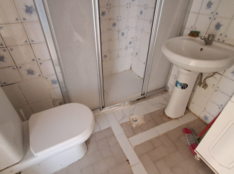 Güngören'de Tramvaya Yakın 4,Kat Kredili 2+1Ön Cephe 90 m2 Boş
