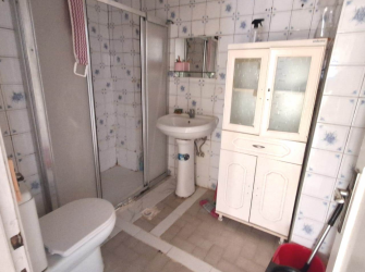 Güngören'de Tramvaya Yakın 4,Kat Kredili 2+1Ön Cephe 90 m2 Boş