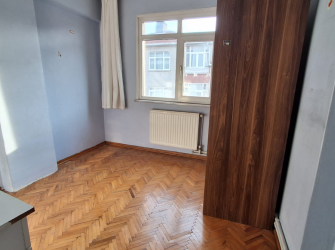 Güngören'de Tramvaya Yakın 4,Kat Kredili 2+1Ön Cephe 90 m2 Boş