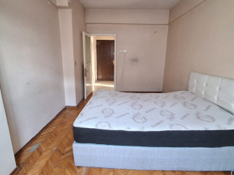 Güngören'de Tramvaya Yakın 4,Kat Kredili 2+1Ön Cephe 90 m2 Boş