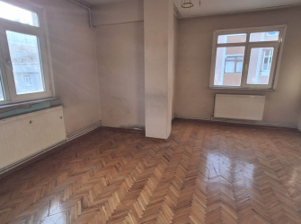 Güngören'de Tramvaya Yakın 4,Kat Kredili 2+1Ön Cephe 90 m2 Boş