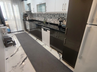 Güngören'de 1,Yıllık Tramvaya Yakın 100 m2 Asansörlü 2,Kat Balkonlu