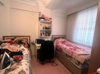 Güngören Güneştepe'de 2,Kat E.Banyolu 3+1 Ön Cephe  Tek Daireli