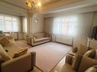 Güngören Güneştepe'de 2,Kat E.Banyolu 3+1 Ön Cephe  Tek Daireli