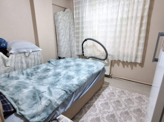 Güngören Merkez'de 1,Kat Geniş 3+1 Kredili Ön Cephe 140 m2 Balkonlu