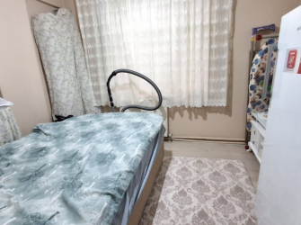 Güngören Merkez'de 1,Kat Geniş 3+1 Kredili Ön Cephe 140 m2 Balkonlu