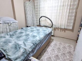 Güngören Merkez'de 1,Kat Geniş 3+1 Kredili Ön Cephe 140 m2 Balkonlu