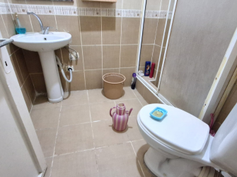 Güngören Merkez'de 1,Kat Geniş 3+1 Kredili Ön Cephe 140 m2 Balkonlu