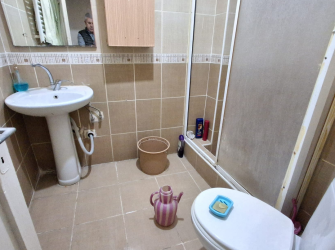 Güngören Merkez'de 1,Kat Geniş 3+1 Kredili Ön Cephe 140 m2 Balkonlu