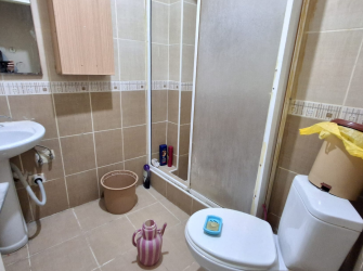 Güngören Merkez'de 1,Kat Geniş 3+1 Kredili Ön Cephe 140 m2 Balkonlu