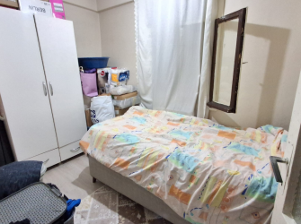 Güngören Merkez'de 1,Kat Geniş 3+1 Kredili Ön Cephe 140 m2 Balkonlu