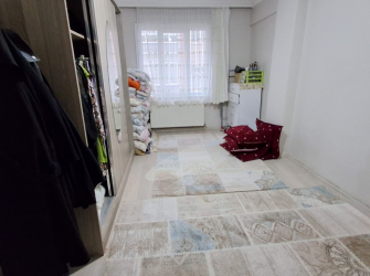 Güngören Merkez'de 1,Kat Geniş 3+1 Kredili Ön Cephe 140 m2 Balkonlu