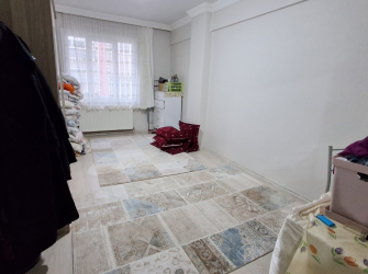 Güngören Merkez'de 1,Kat Geniş 3+1 Kredili Ön Cephe 140 m2 Balkonlu