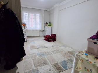 Güngören Merkez'de 1,Kat Geniş 3+1 Kredili Ön Cephe 140 m2 Balkonlu