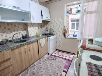 Güngören Merkez'de 1,Kat Geniş 3+1 Kredili Ön Cephe 140 m2 Balkonlu