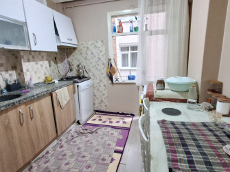 Güngören Merkez'de 1,Kat Geniş 3+1 Kredili Ön Cephe 140 m2 Balkonlu