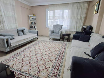 Güngören Merkez'de 1,Kat Geniş 3+1 Kredili Ön Cephe 140 m2 Balkonlu