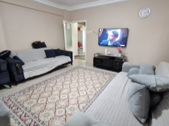 Güngören Merkez'de 1,Kat Geniş 3+1 Kredili Ön Cephe 140 m2 Balkonlu