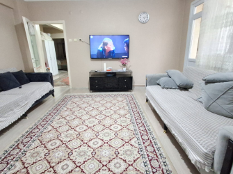 Güngören Merkez'de 1,Kat Geniş 3+1 Kredili Ön Cephe 140 m2 Balkonlu