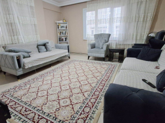 Güngören Merkez'de 1,Kat Geniş 3+1 Kredili Ön Cephe 140 m2 Balkonlu