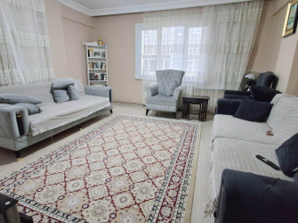 Güngören Merkez'de 1,Kat Geniş 3+1 Kredili Ön Cephe 140 m2 Balkonlu