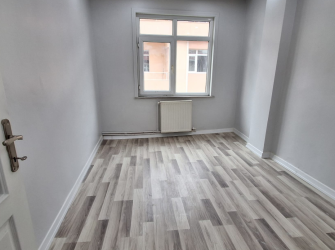 Güngören Sanayi'de 3+1 Kat Mülkiyetli 110 m2 İçi Yapılı Tek Daireli Dubleks