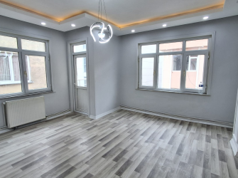 Güngören Sanayi'de 3+1 Kat Mülkiyetli 110 m2 İçi Yapılı Tek Daireli Dubleks