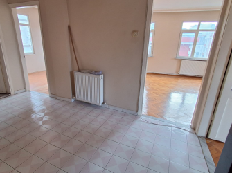 Güngören'de Tek Daireli 4,Kat Arsa Tapulu 2+1 Çift Balkonlu 90 m2 Boş